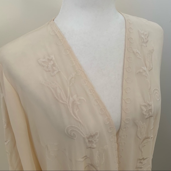 Lush Cream Embroidered Fringe Wide Sleeve Kimono - Picture 3 of 10